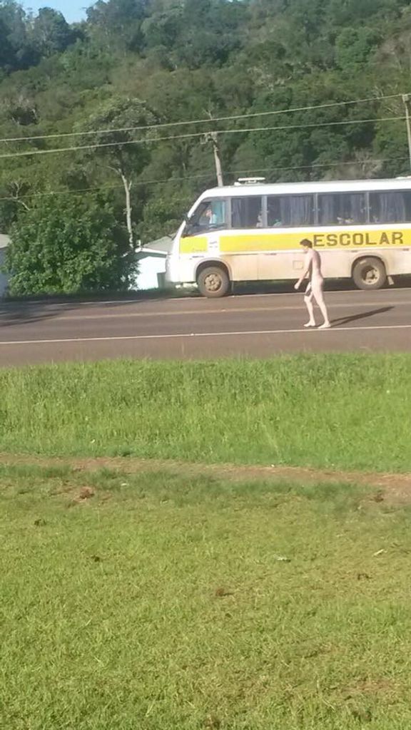 Morador de Treze Tílias é flagrado andando nu no centro de Vargem Bonita