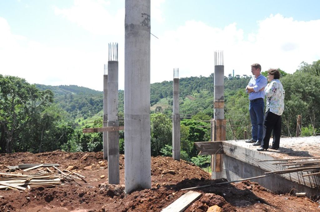 Vice-prefeito vistoria obras do Centro de Inovação Tecnológica