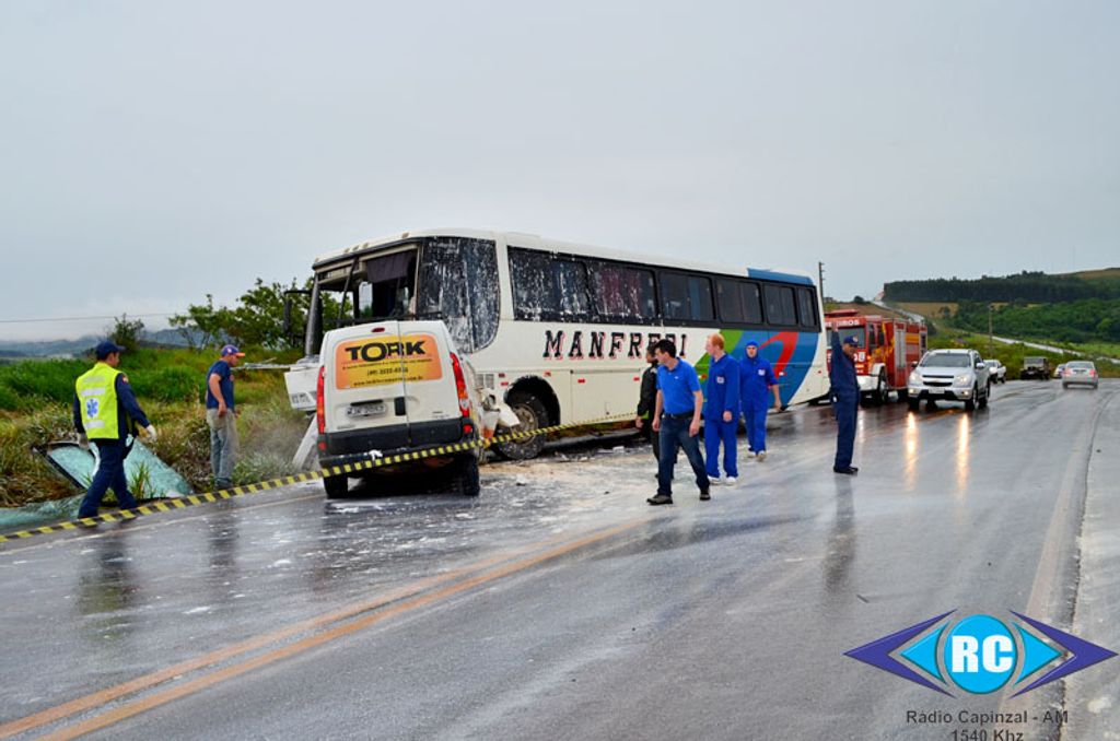 Morador de Herval morre ao bater carro de frente com ônibus