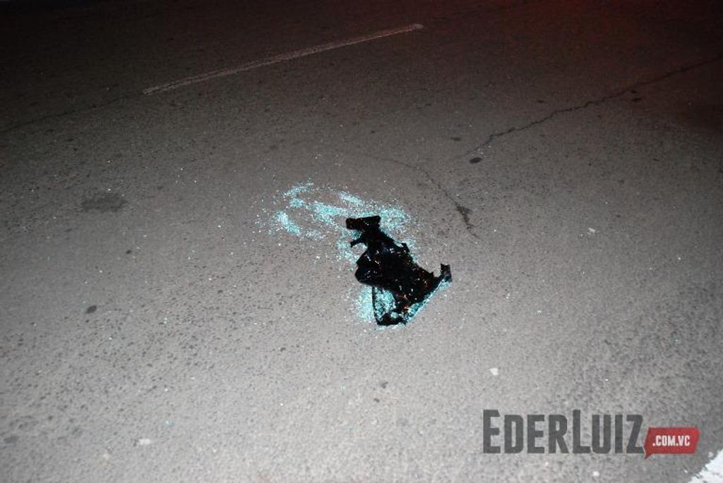 Motorista corta preferêncial e foge após provocar grave acidente no Centro