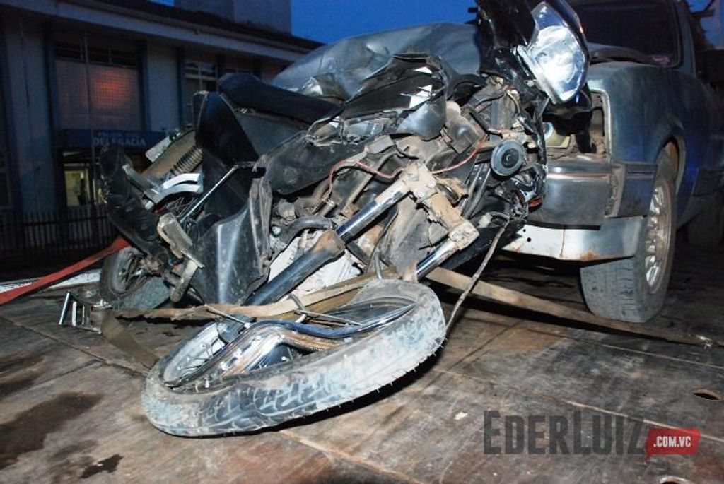 Motorista provoca acidente com duas vítimas e foge