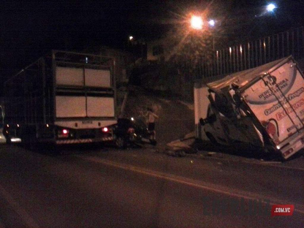 Dois acidentes na Caetano Branco durante a madrugada