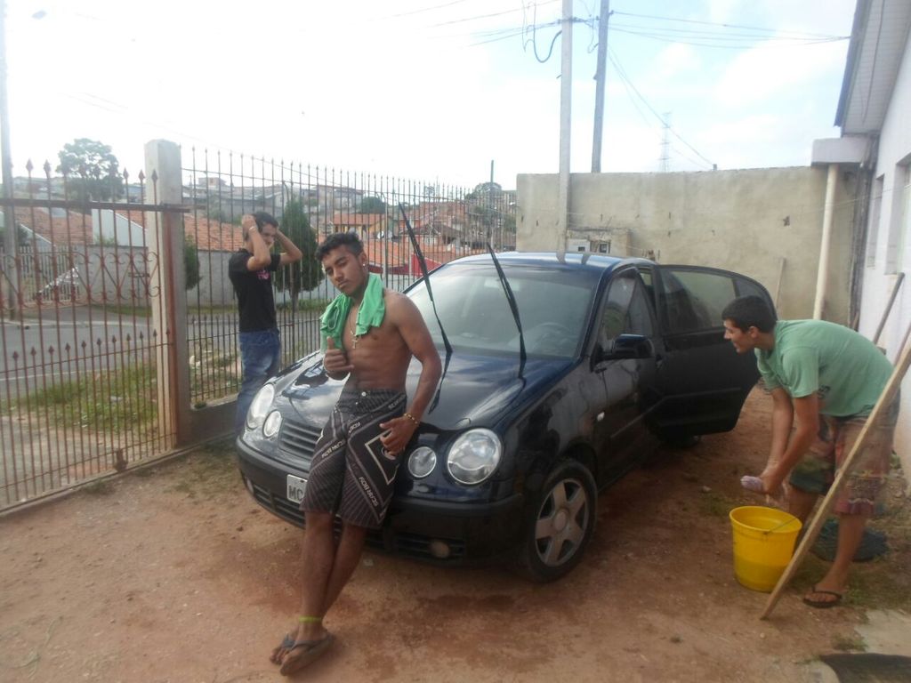 Bandidos fazem selfie com carro roubado em Irani