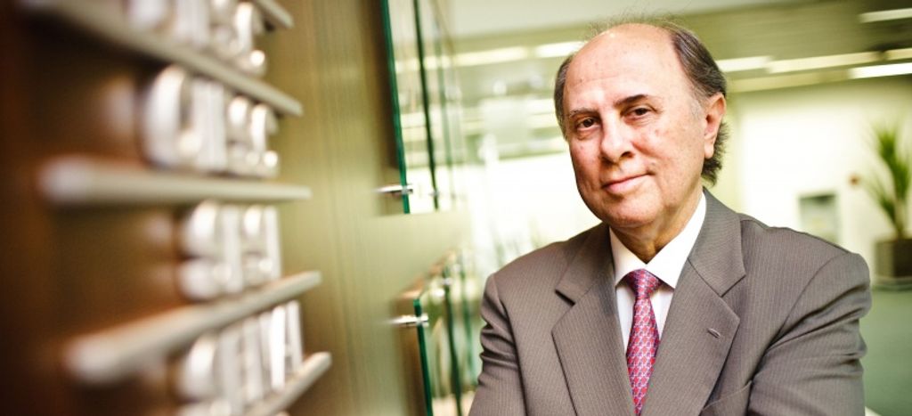 Ex-presidente da FIESC morre ao bater veículo contra cavalo