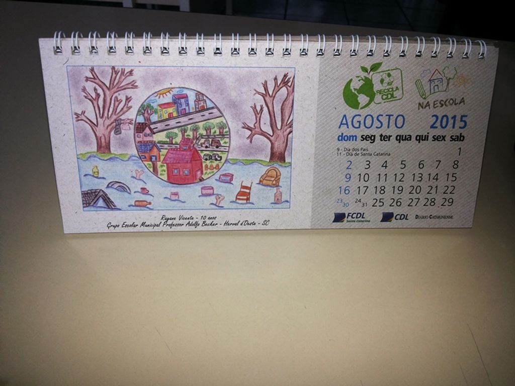 Desenho de hervalense ilustra o calendário 2015 da FCDL/SC