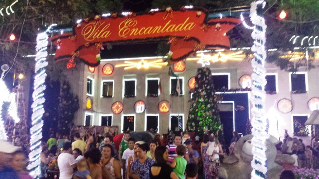 Movimento intenso em Joaçaba na primeira noite de horário especial do comércio