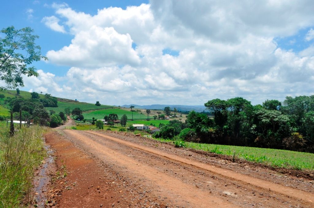 Estradas do interior de Herval d’ Oeste recebem melhorias