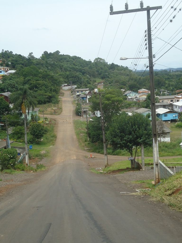 Vereador cobra explicações sobre problemas em ruas recentemente pavimentadas