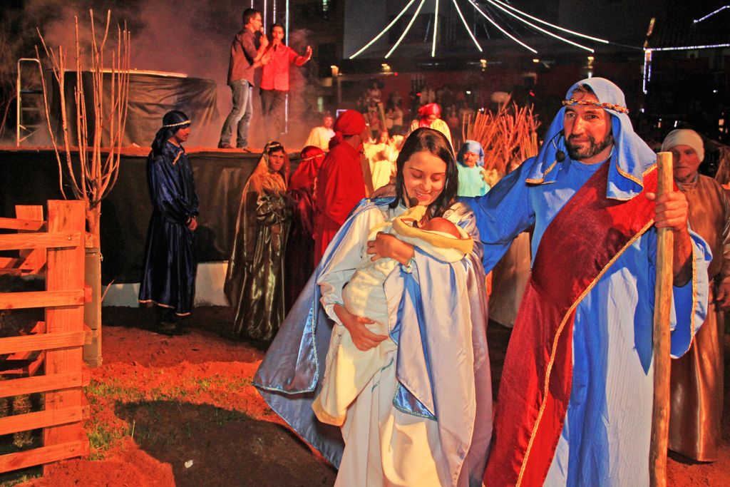 Encenação do Auto de Natal reúne piratubenses e turistas
