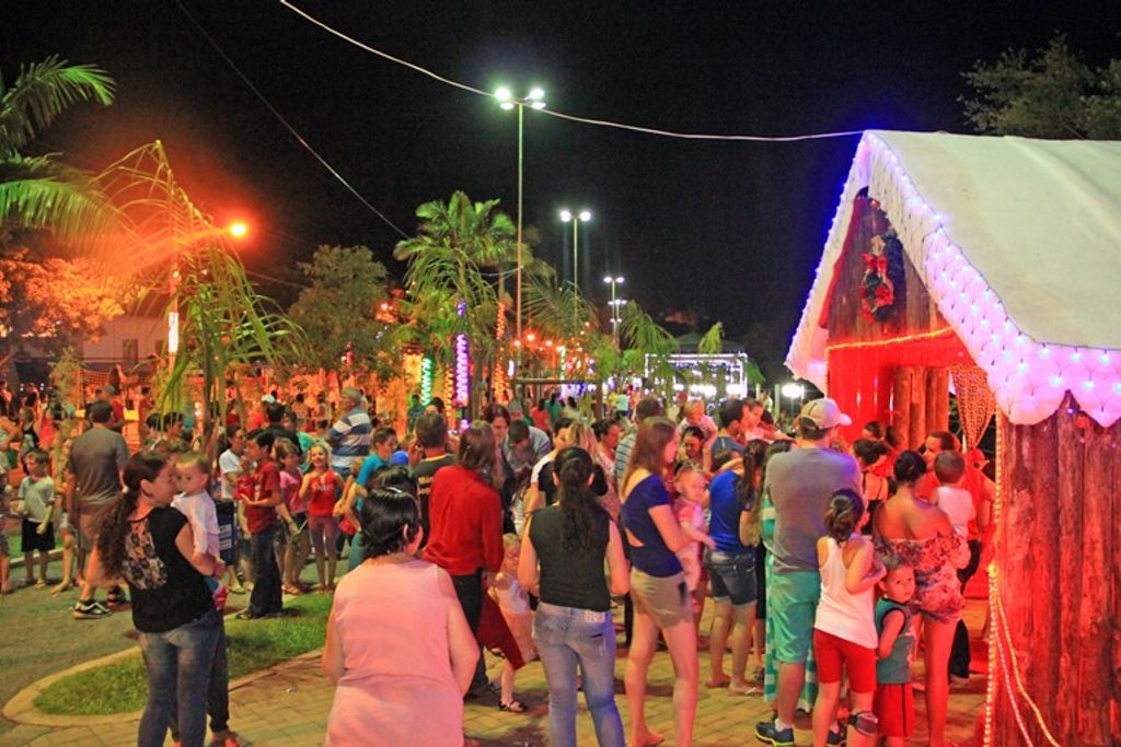 Acendimento das luzes dá início à programação de Natal de Piratuba