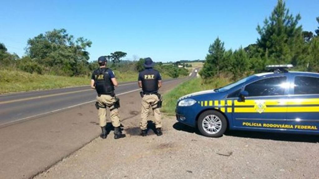 PRF fiscaliza na região excesso de velocidade e ultrapassagens proibídas