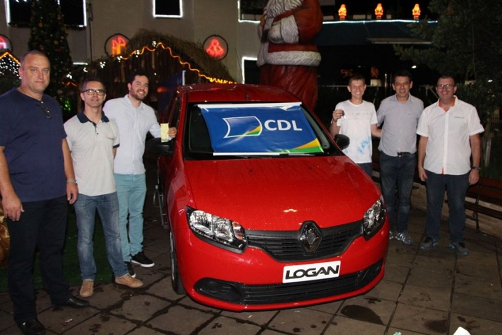 Morador de Luzerna ganha carro em sorteio da CDL/Joaçaba