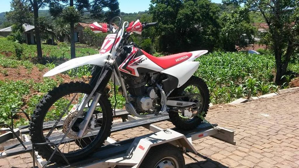Moto de trilha furtada em Catanduvas