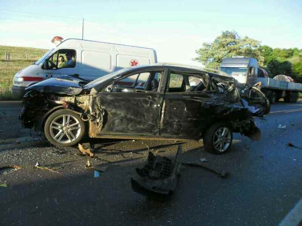 Quatro feridos em acidente na BR-282 no Oeste