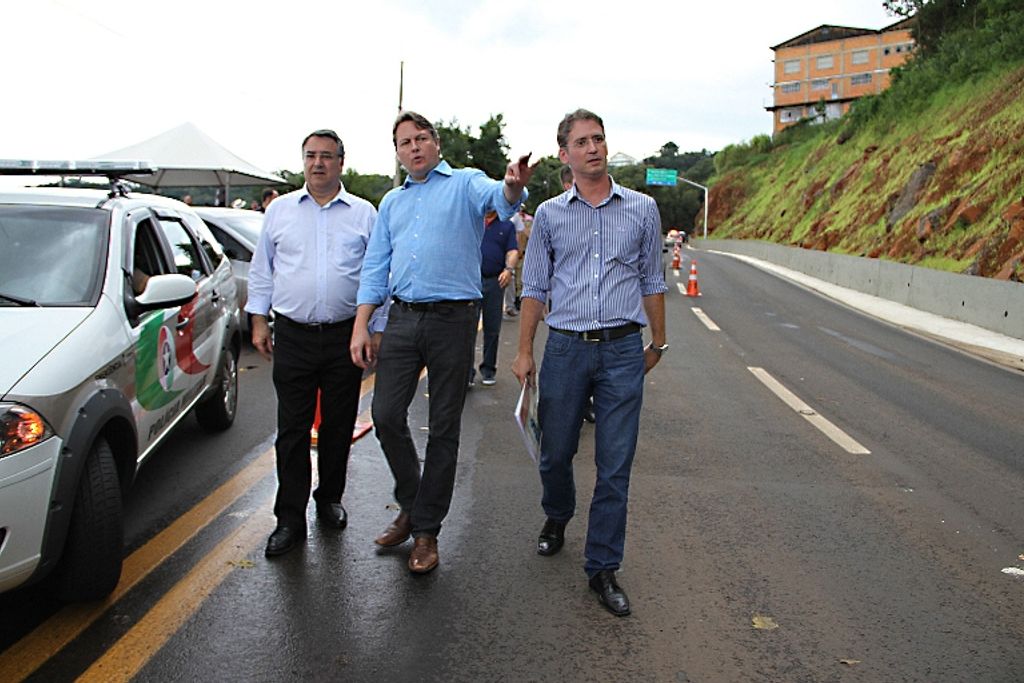 Governador Raimundo Colombo vistoria obras do acesso Adolfo Zigelli