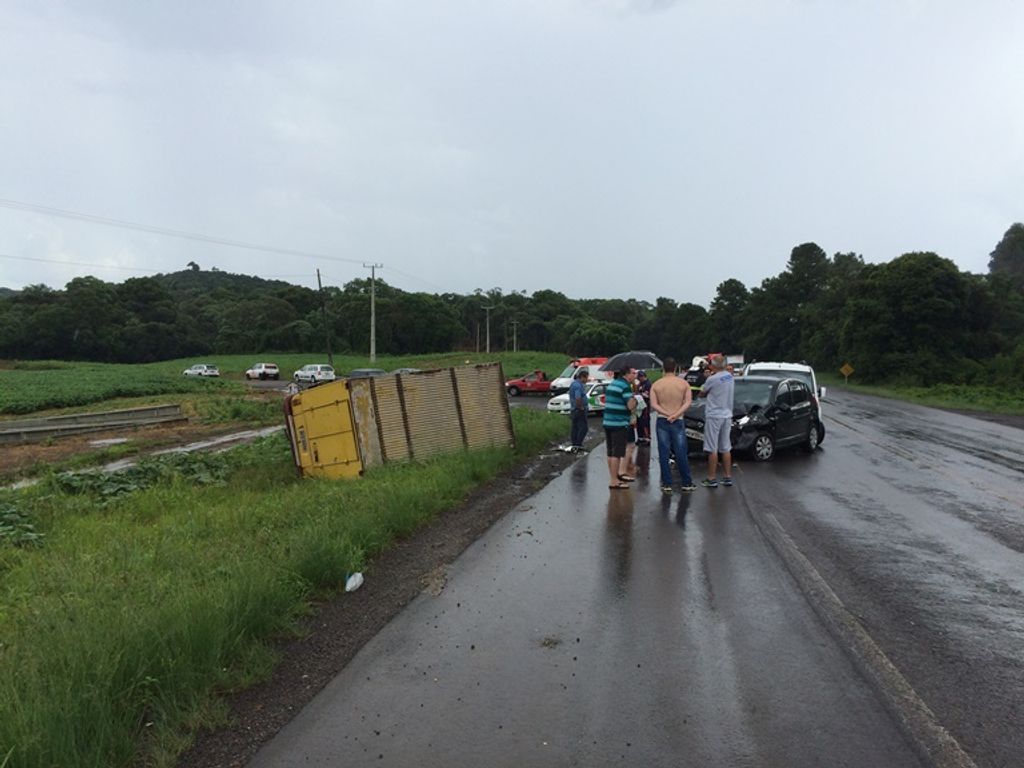 Acidente com quatro veículos foi registrado na BR 282 em Joaçaba