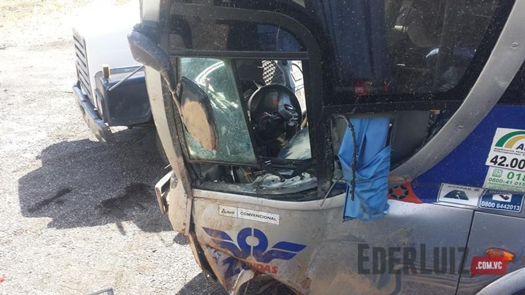 Assista o vídeo que mostra o local da tragédia com ônibus da Reunidas na BR-282