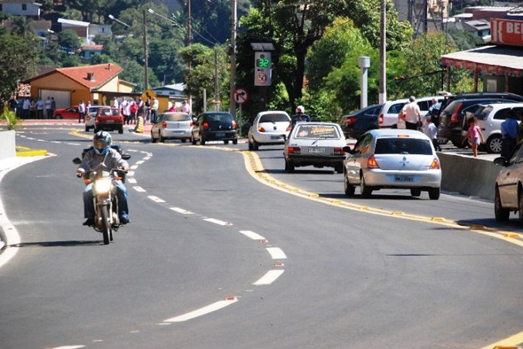 Mau funcionamento de lombada eletrônica provoca transtornos no Acesso Adolfo Ziguelli