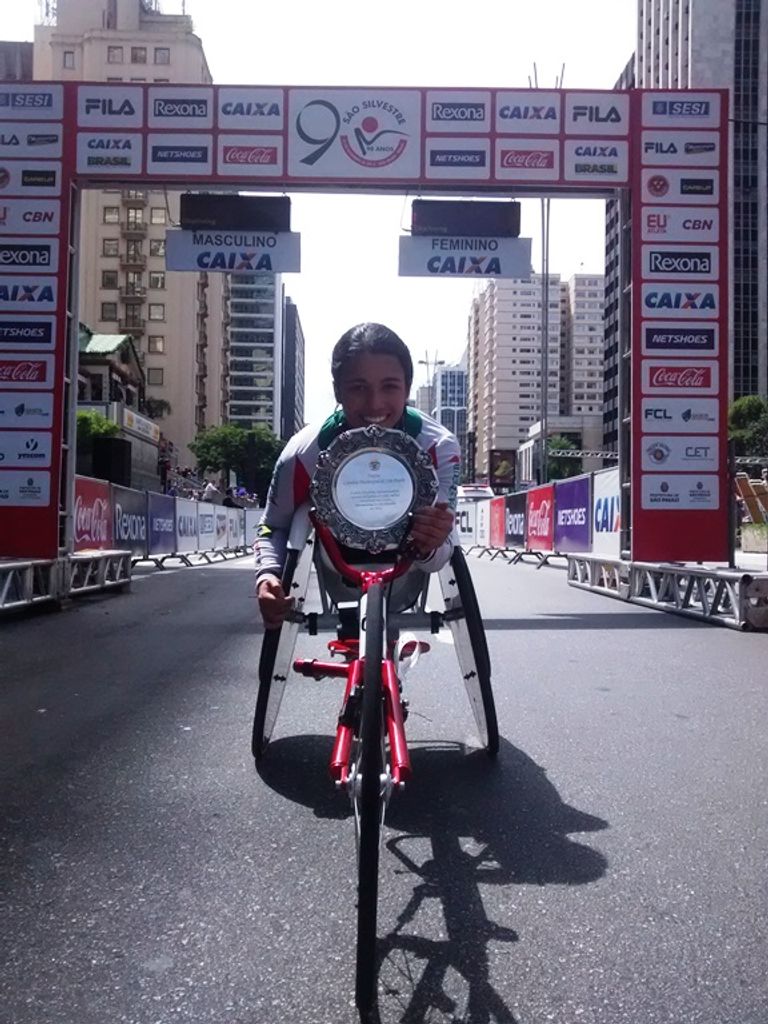 Aline Rocha vence pela terceira vez a São Silvestre