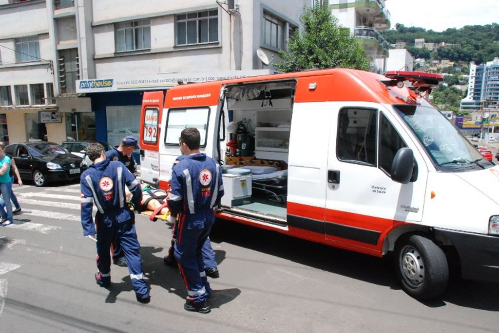 Acidente no centro de Joaçaba deixa mulher ferida