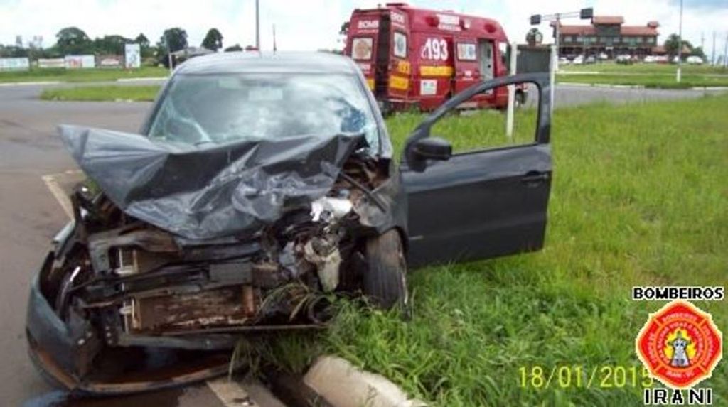 Três feridos em acidente no trevo de Irani