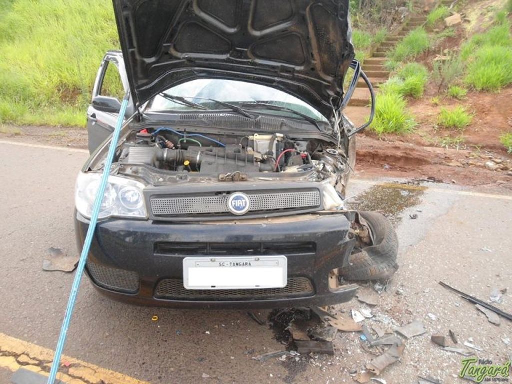 Acidente entre caminhão e veículo de passeio na SC 135 deixa dois feridos