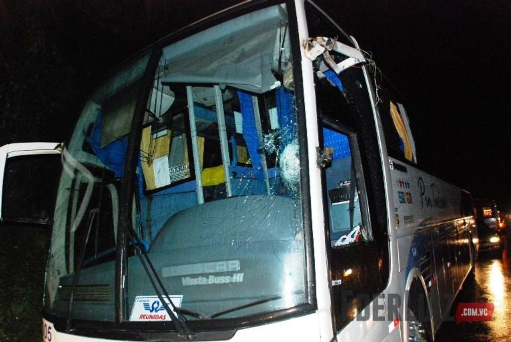 Motorista ferido em acidente com ônibus fretado pela Reunidas deixa o hospital