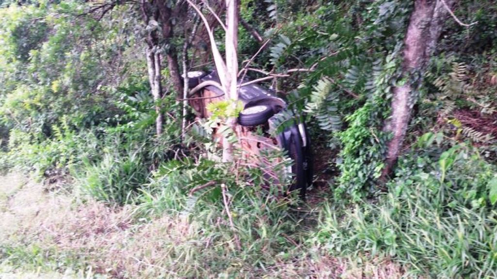 Motorista de Herval d´Oeste capota veículo e cai em ribanceira na BR-282