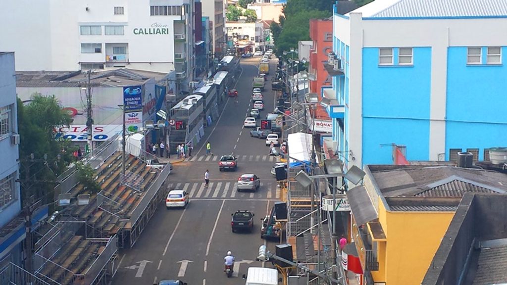 Arquibancadas centrais para os desfiles das escolas de samba com ingressos esgotados