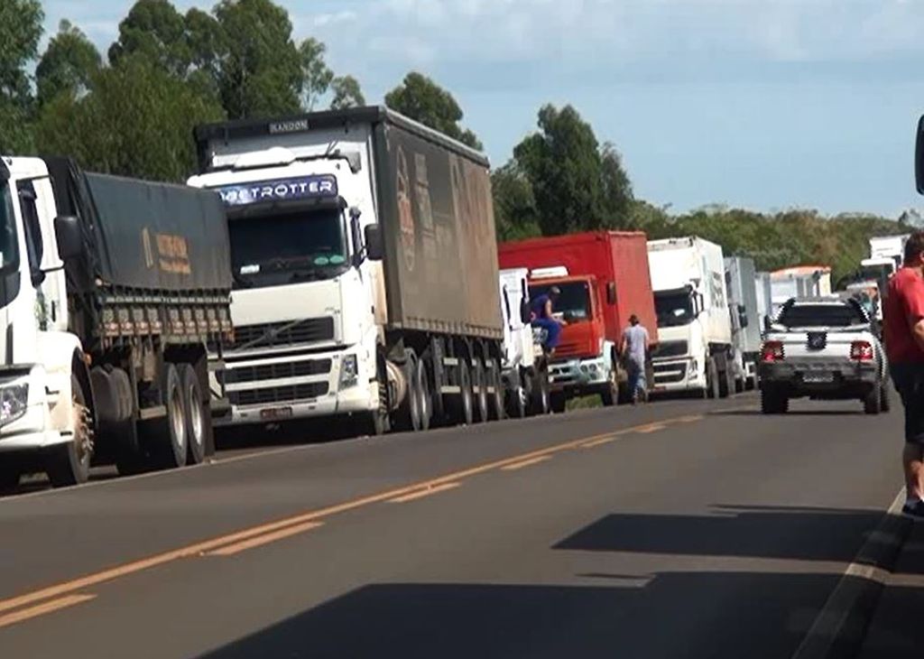 Paralisação nas estradas: Frigorífico da BRF de Capinzal suspende atividades