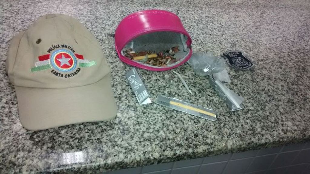 Polícia Civil e PM fecham dois bares e apreendem drogas