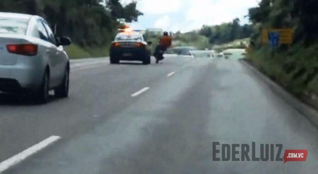 Vídeo mostra perseguição a motociclista que fazia manobras arriscadas na BR-282