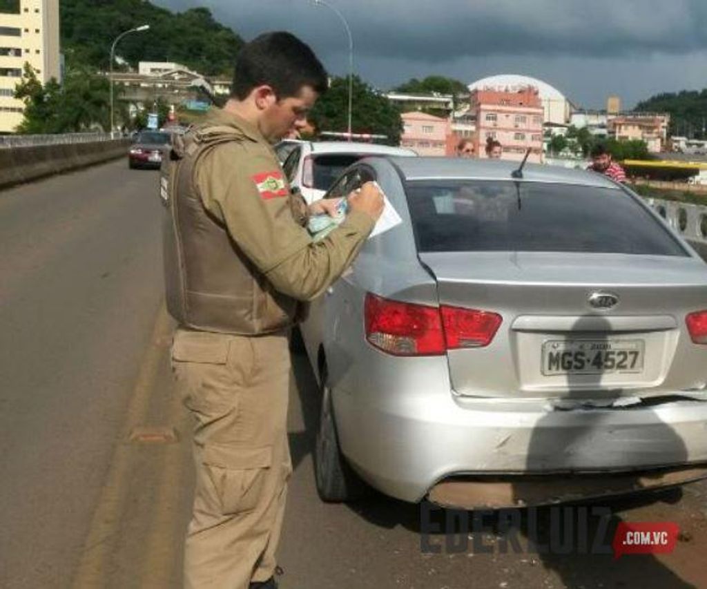 Policial militar fica ferido em acidente