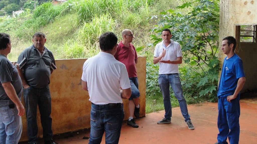 Presidente da câmara e secretário de obras se reúnem com moradores do Loteamento Morada do Sol