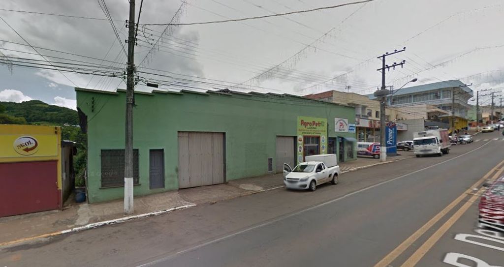 Telhado de barracão desaba no Centro de Luzerna