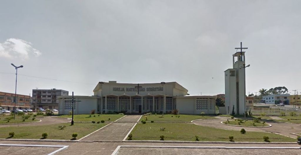 Bandidos invadem casa paroquial e são surpreendidos pelo padre