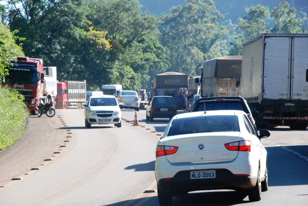 Caminhoneiros bloqueiam a BR-282 em Joaçaba