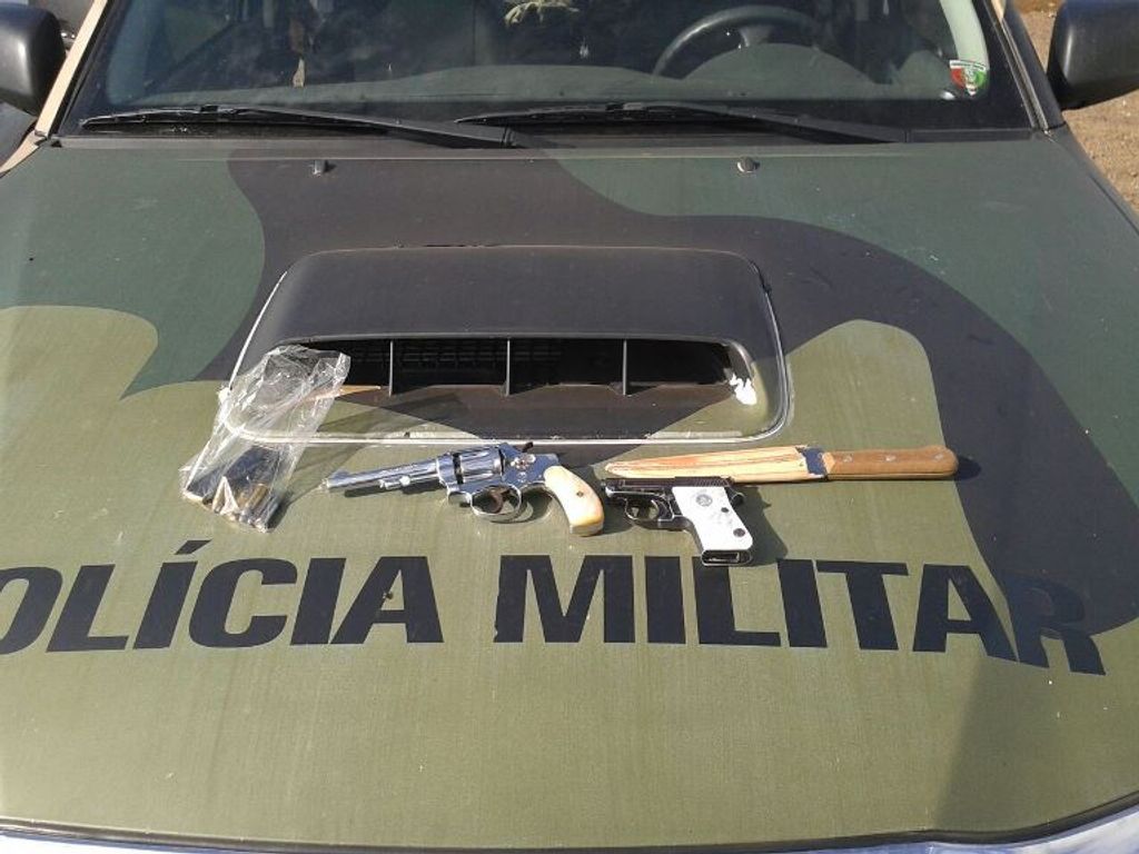 Polícia apreende armas que supostamente seriam utilizadas em briga entre familiares