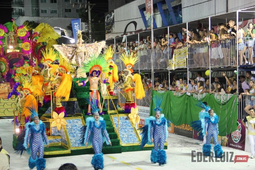 Liesjho abre boutique do carnaval com venda de camisetas e CD 20 anos
