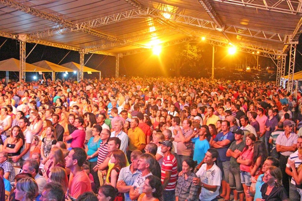 Cezar e Paulinho fizeram o show de aniversário de Piratuba