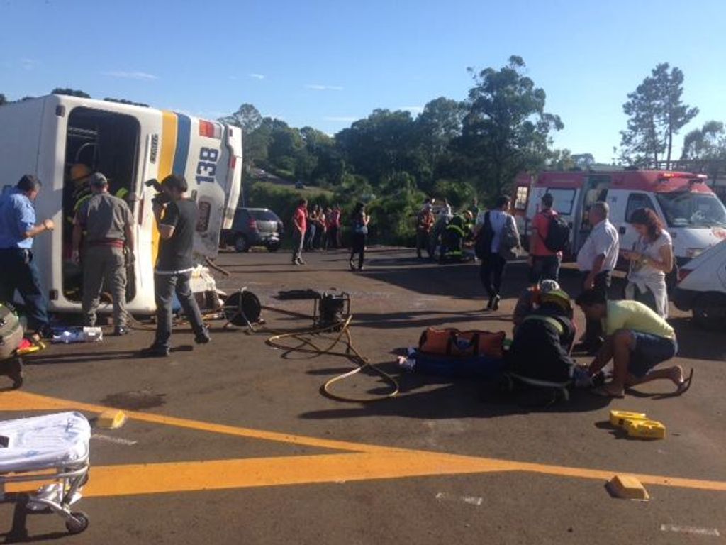 Caminhão da região envolvido em grave acidente com ônibus e vários feridos no RS