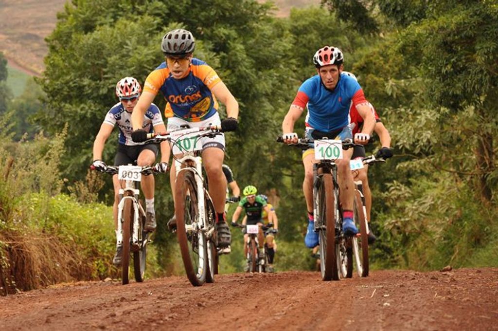 Ciclistas de Joaçaba brilham em prova realizada em Chapecó