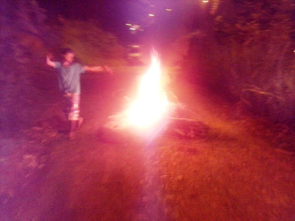 Moradores ateiam fogo em pneus para protestar sobre situação de rua em Herval