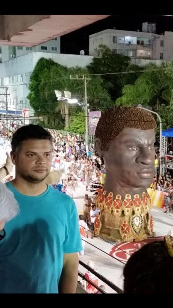 Internauta faz brincadeira com alegoria da Acadêmicos e vira sucesso nas redes sociais