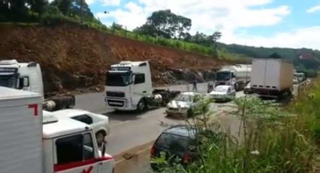 SC-355 em Videira é bloqueada por manifestantes