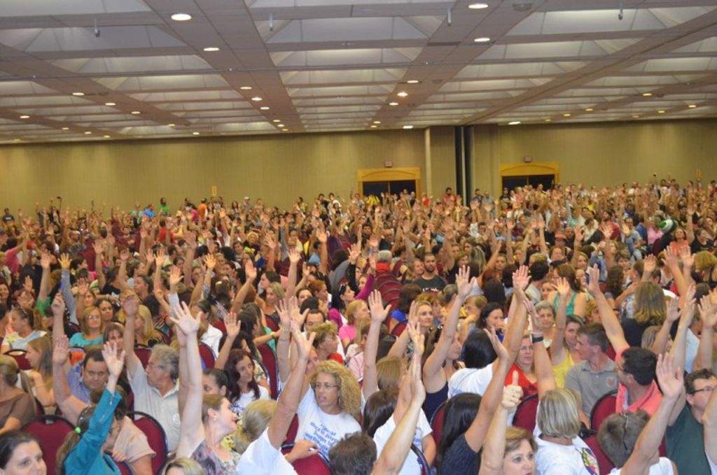 Assembleia do Magistério confirma greve a partir do dia 24