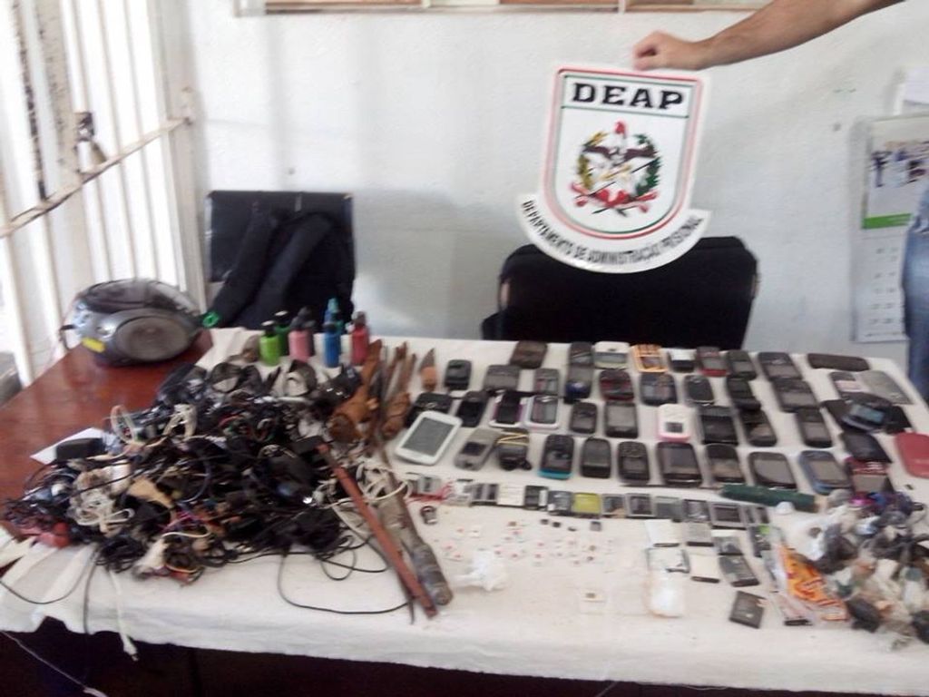 Celulares são encontrados em partes íntimas de presos