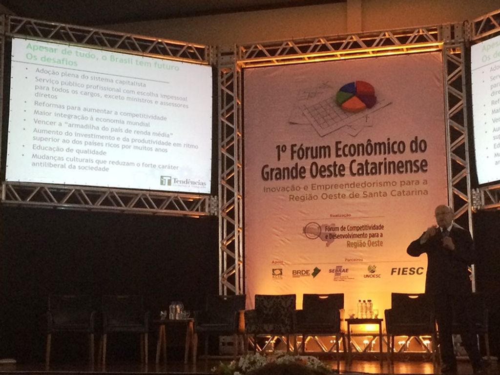 Ex-Ministro palestra no Oeste e afirma que Brasil tem potencial para superar a crise econômica