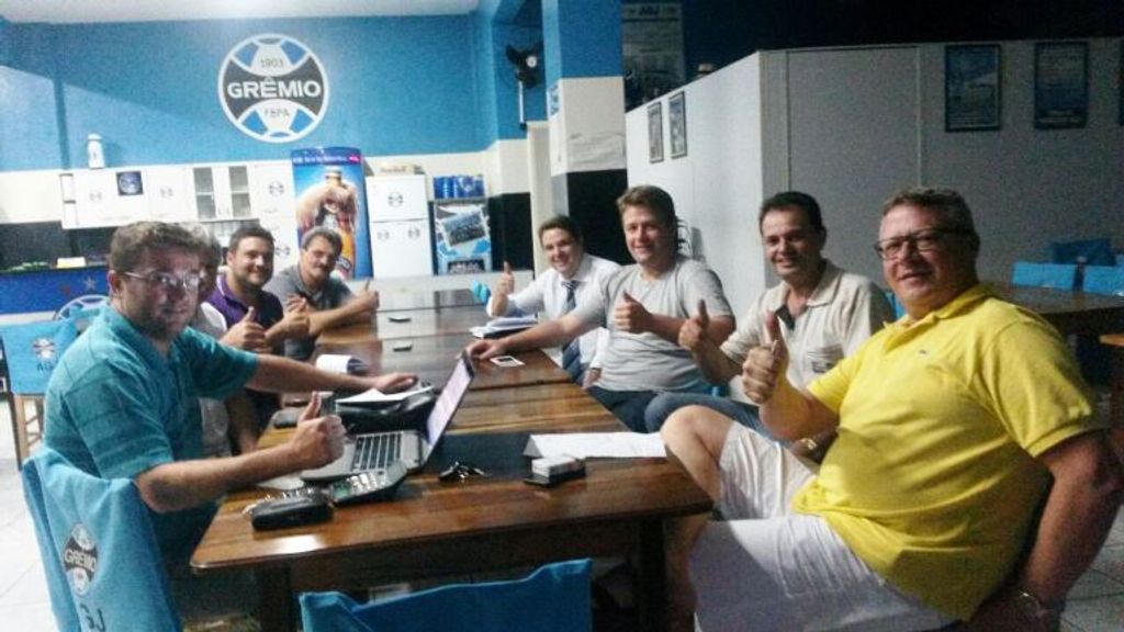 Caminhoneiros se emocionam com doação de R$ 10,00 feita por menino catador de latinhas