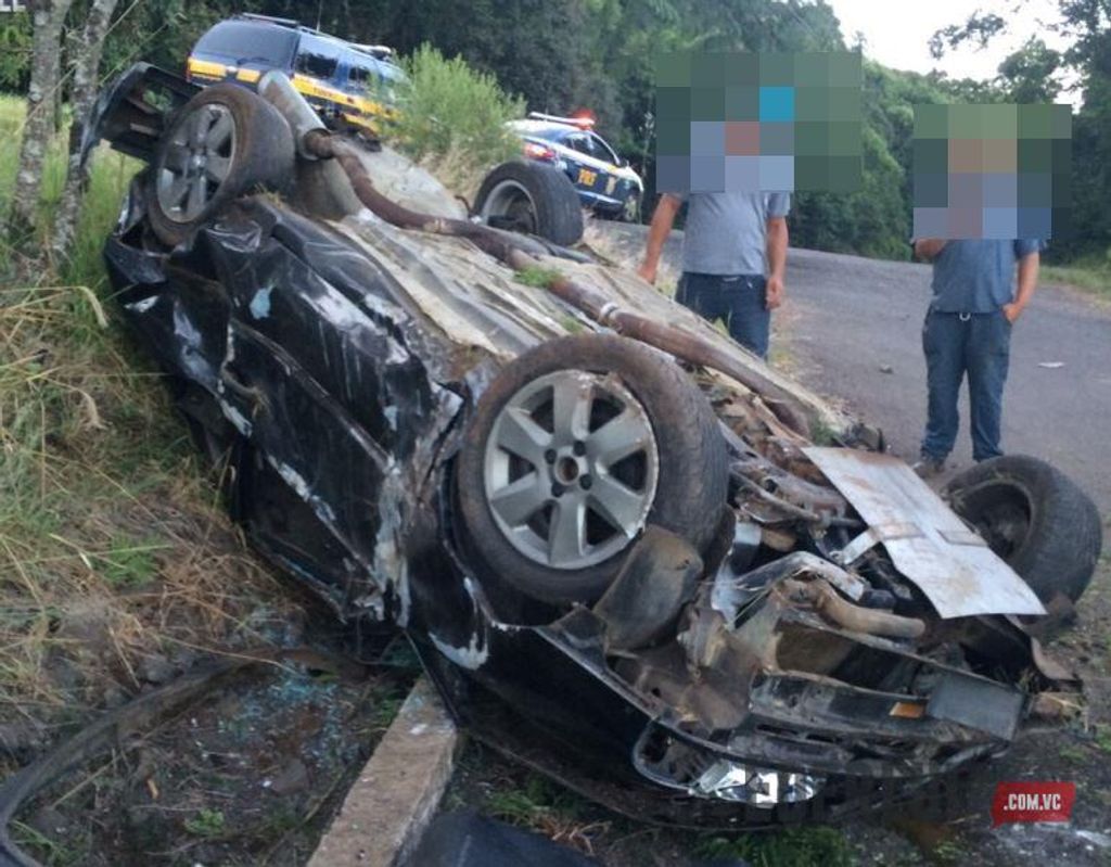 Motorista pega carro para testar e destrói veículo